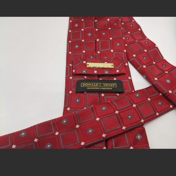 Donald J Trump Men's 100% Silk Tie - Picture 2 of 4